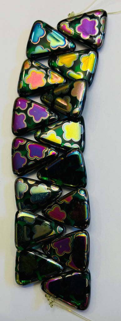 16mm Triangle Foil Flower Black